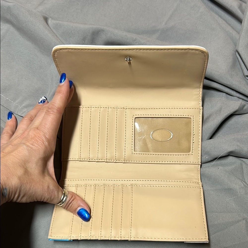 Guess Women's Colorblock wallet - Picture 2 of 2